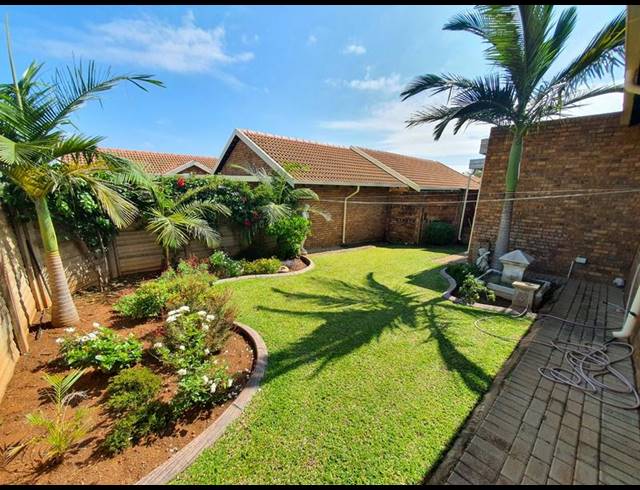 3 BEDROOM TOWNHOUSE FOR SALE IN FLORAUNA